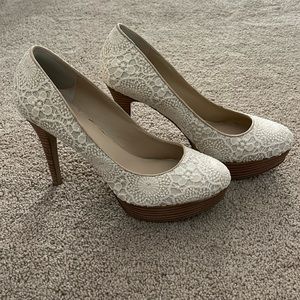 Nine West size 8 ivory lace and wood platform heels